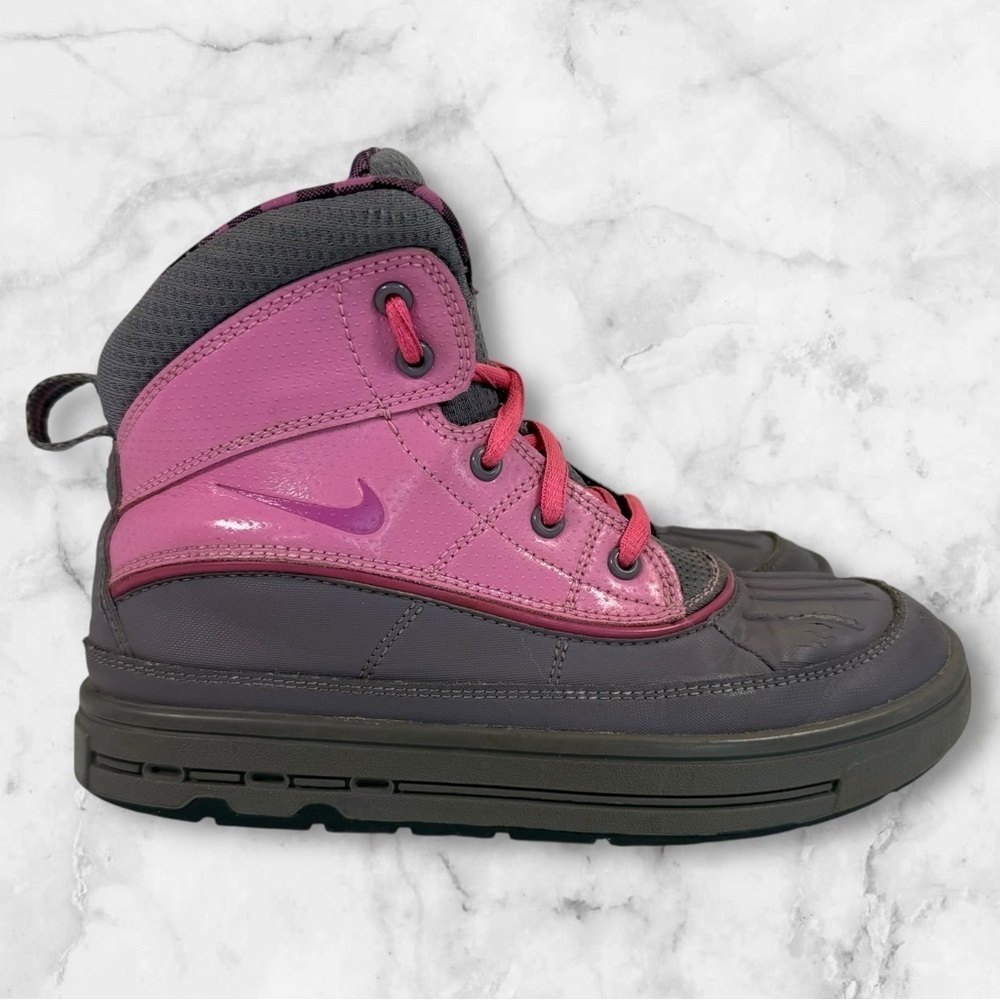 Kids Nike Woodside 2 boots size 2.5Y
